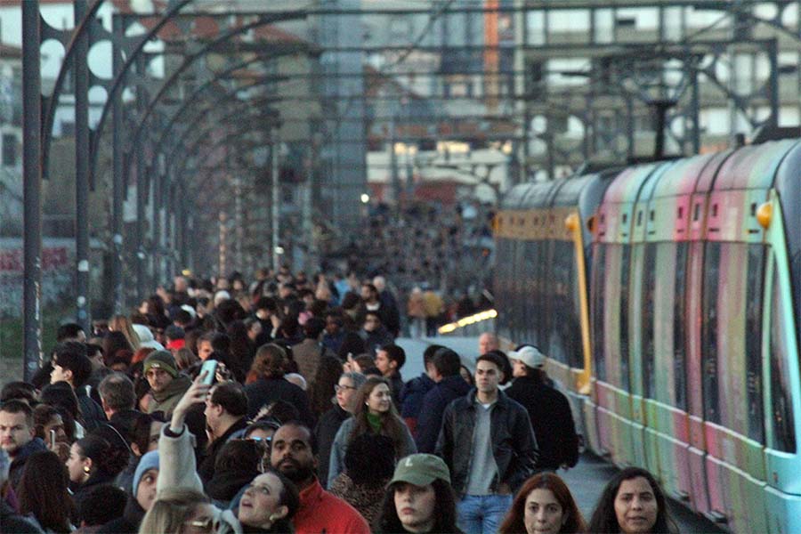 Turistas já triplicam o número de habitantes e vão continuar a aumentar