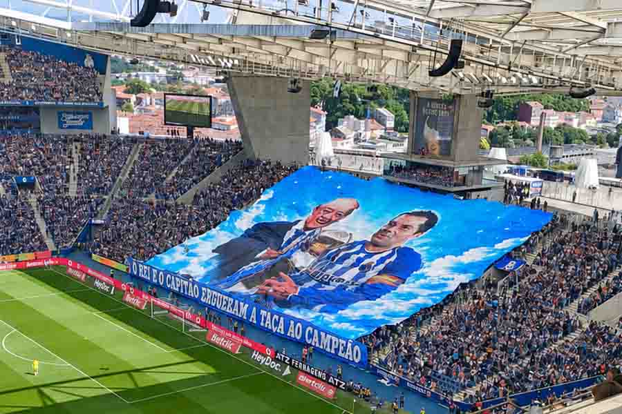 Homenagem a Pinto da Costa e Jorge Costa no Estádio do Dragão. Homenagem a Pinto da Costa e Jorge Costa no Estádio do Dragão.