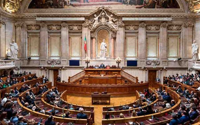 Governo aprova a reforma laboral e remete a negociação para o Parlamento