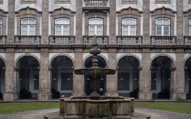 Biblioteca Municipal do Porto só volta a abrir lá para 2029