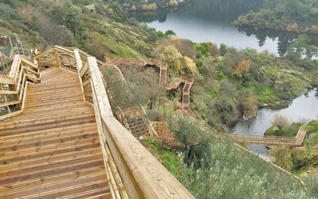Alijó inaugurou passadiço na ribeira de São Mamede que custou cerca de 2 milhões