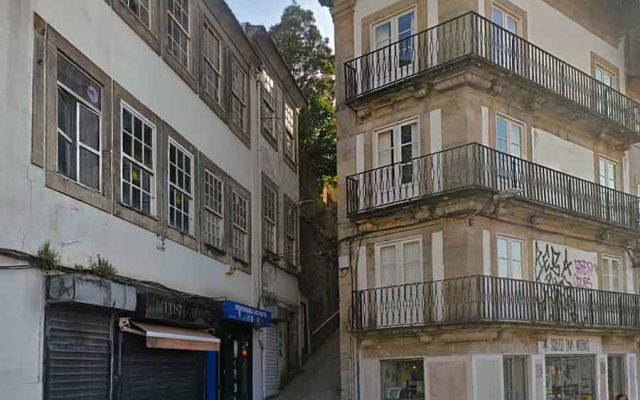 Mesquita do Porto tem até outubro para sair após compra de edifício pela Livraria Lello