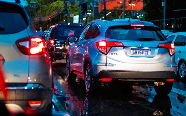 Carros cada vez maiores podem causar mais mortes na estrada e desperdiçar milhões em energia, alerta estudo