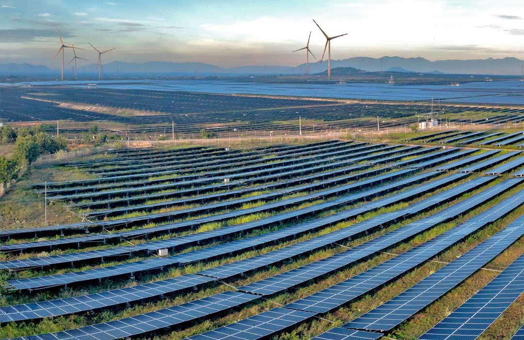 paineis solares e eolica - pexels