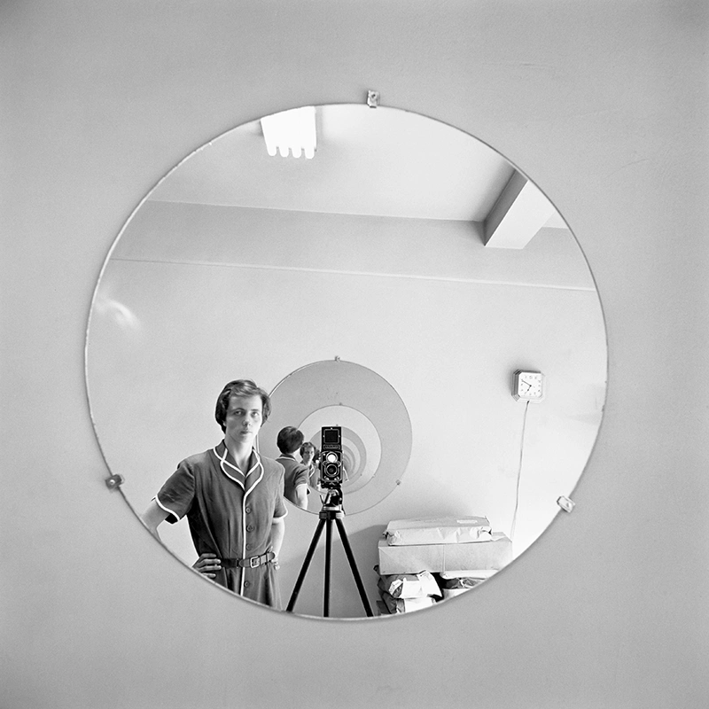 Vivian-Maier - Autorretrato, 5 de maio de 1955. Vivian Maier - Autorretrato, 5 de maio de 1955.