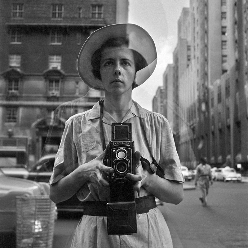 Vivian-Maier.-Autorretrato-Nova-Iorque-1954. Vivian Maier - Autorretrato, Nova-Iorque 1954.