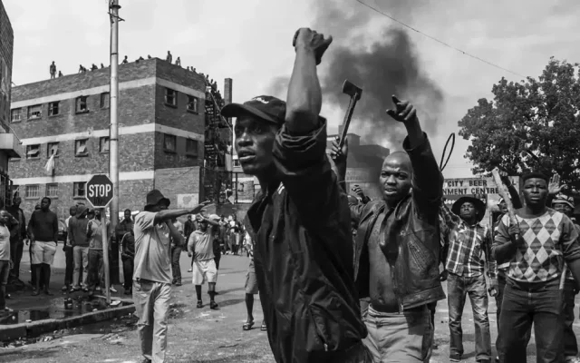 África do Sul: 900 detidos após protestos anti-imigração que forçaram a fuga de milhares de migrantes